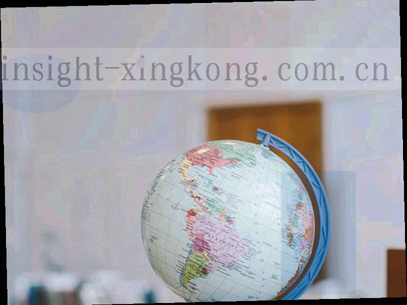 深色背景上的‘回访’文字与锁形图标